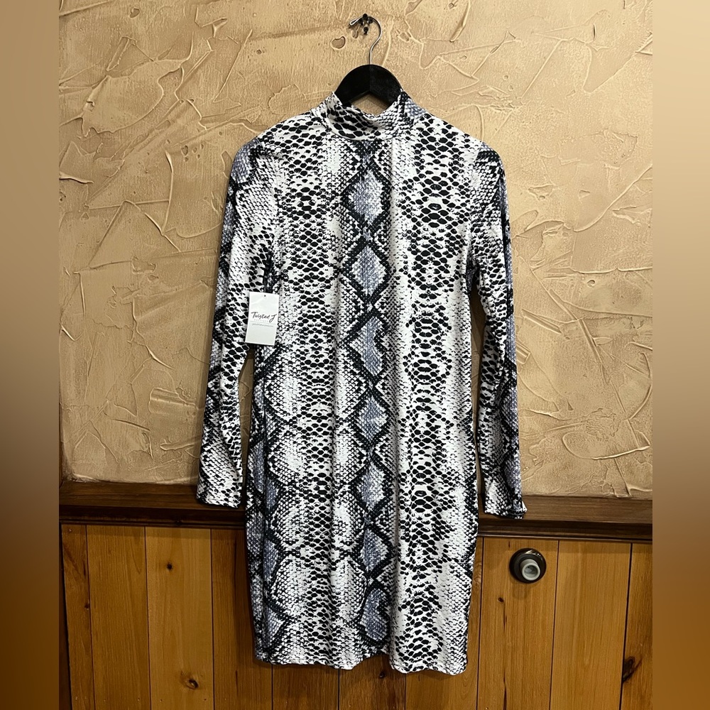 BOUTIQUE CLOSEOUT!  Snake Print Dress